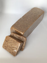 Charger l'image dans la galerie, pate d'amande biologique 100% bio, sans gluten, vegan. barre énergétique. 60% d'amande complète